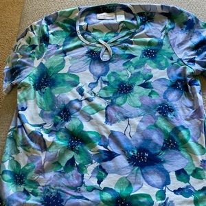 Women’s alfred dunner top.